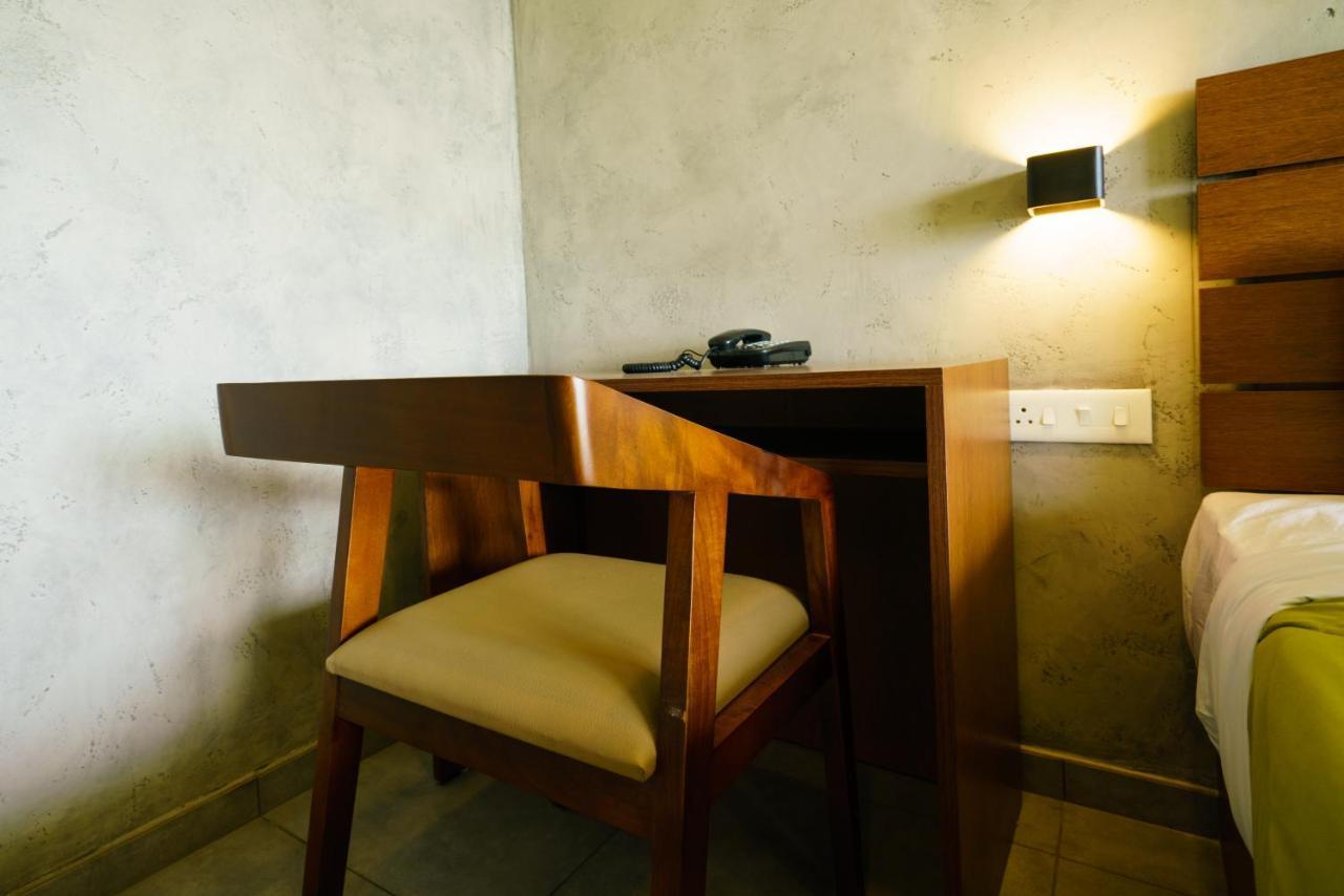Windale Resorts Pooppara Buitenkant foto