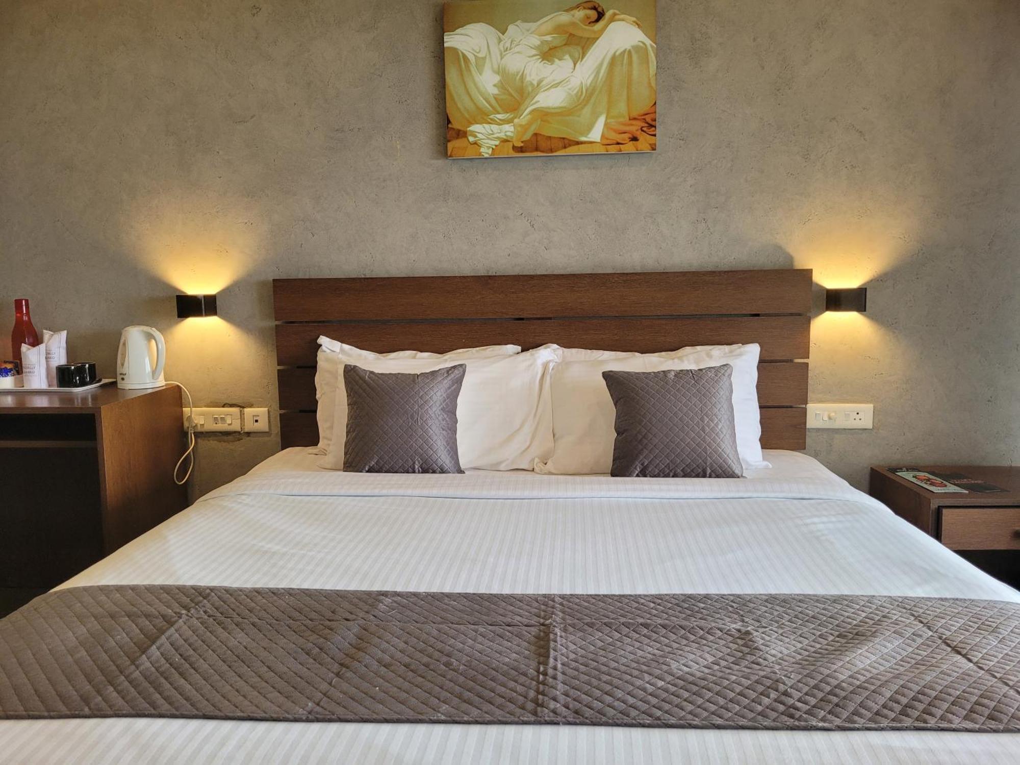 Windale Resorts Pooppara Buitenkant foto