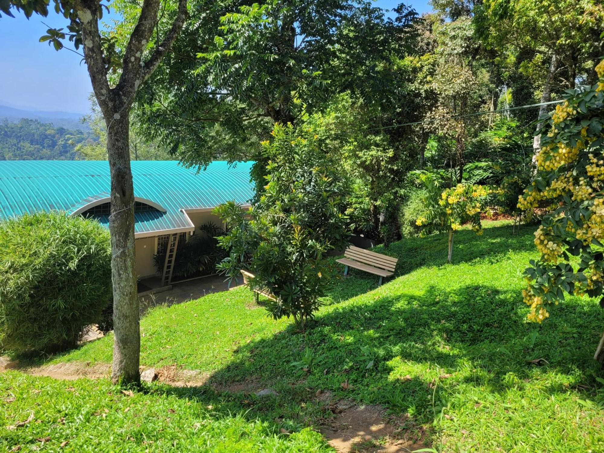 Windale Resorts Pooppara Buitenkant foto
